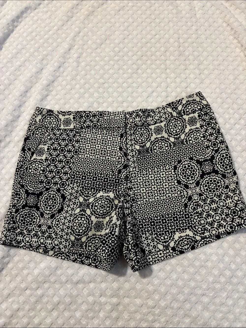 Artisan Ny Black and White Patterned Bermuda Shorts